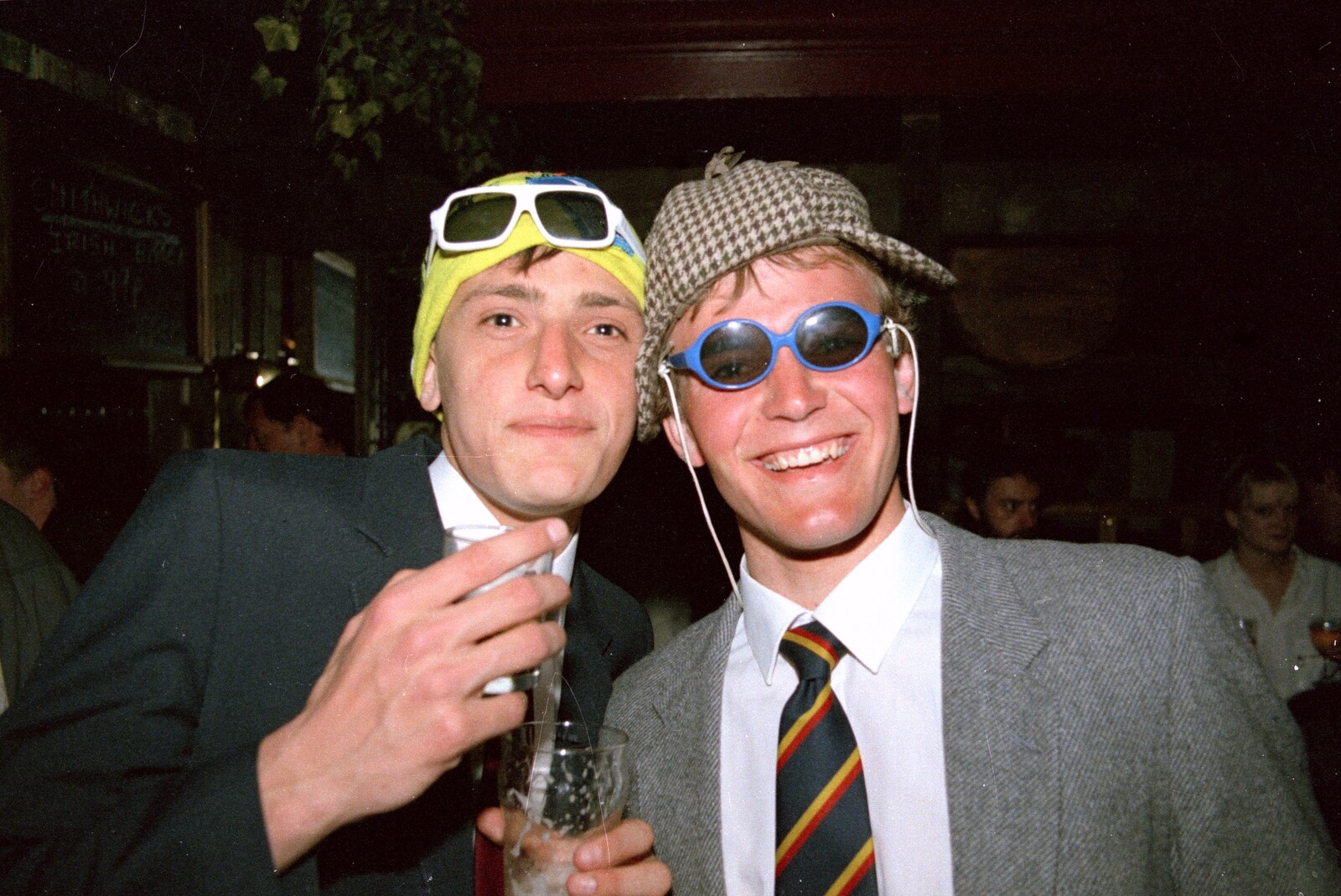 Uni: Gill Leaves the James Street Vaults, Plymouth - 30th May 1986: Students do a bit of fancy dress in swimming goggles