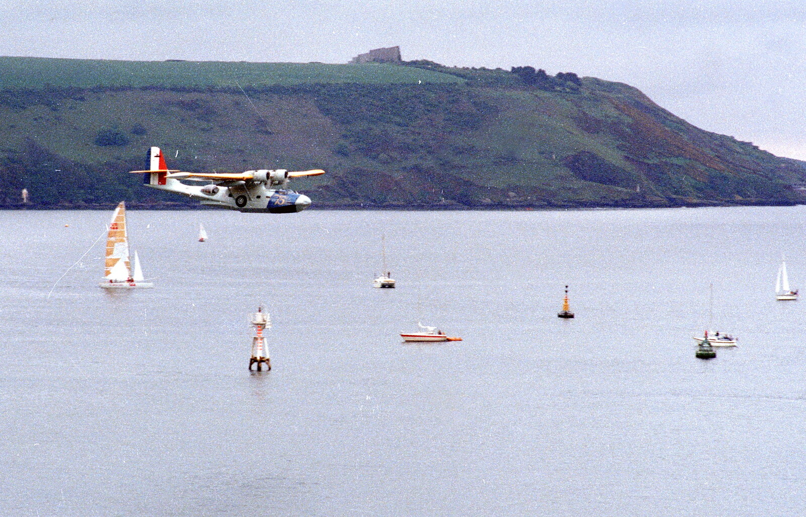 Uni: The Navy-Curtiss NC-4 Trans-Atlantic Flight, Plymouth Sound - 31st May 1986: The Catalina lines up to land in Plymouth Sound