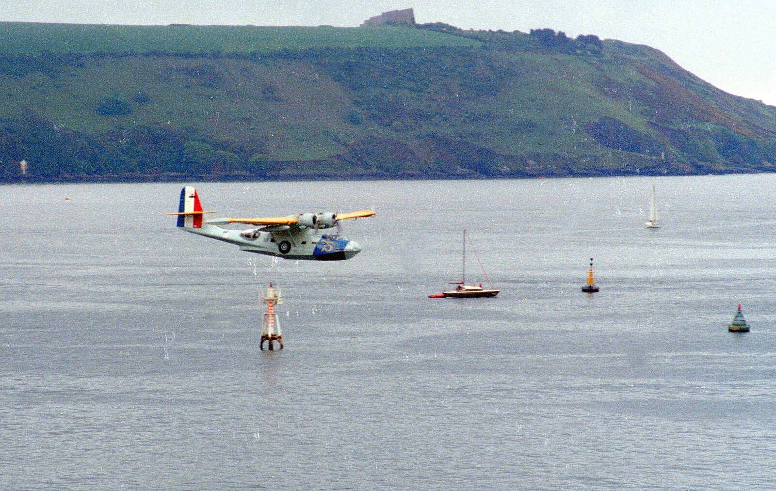 Uni: The Navy-Curtiss NC-4 Trans-Atlantic Flight, Plymouth Sound - 31st May 1986: The PBY on a second pass of the Sound 
