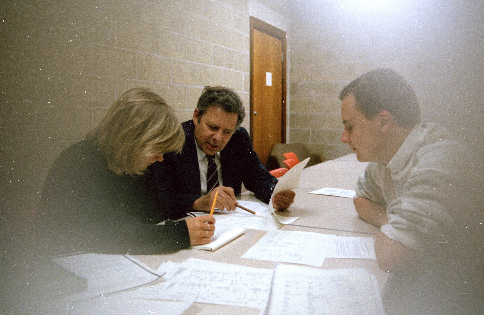 Uni: A Tutorial Miscellany and Cromwell Road, Plymouth Polytechnic, Devon - 2nd June 1986: Brian Smith and Andy Bray in an actual tutorial in the GTB
