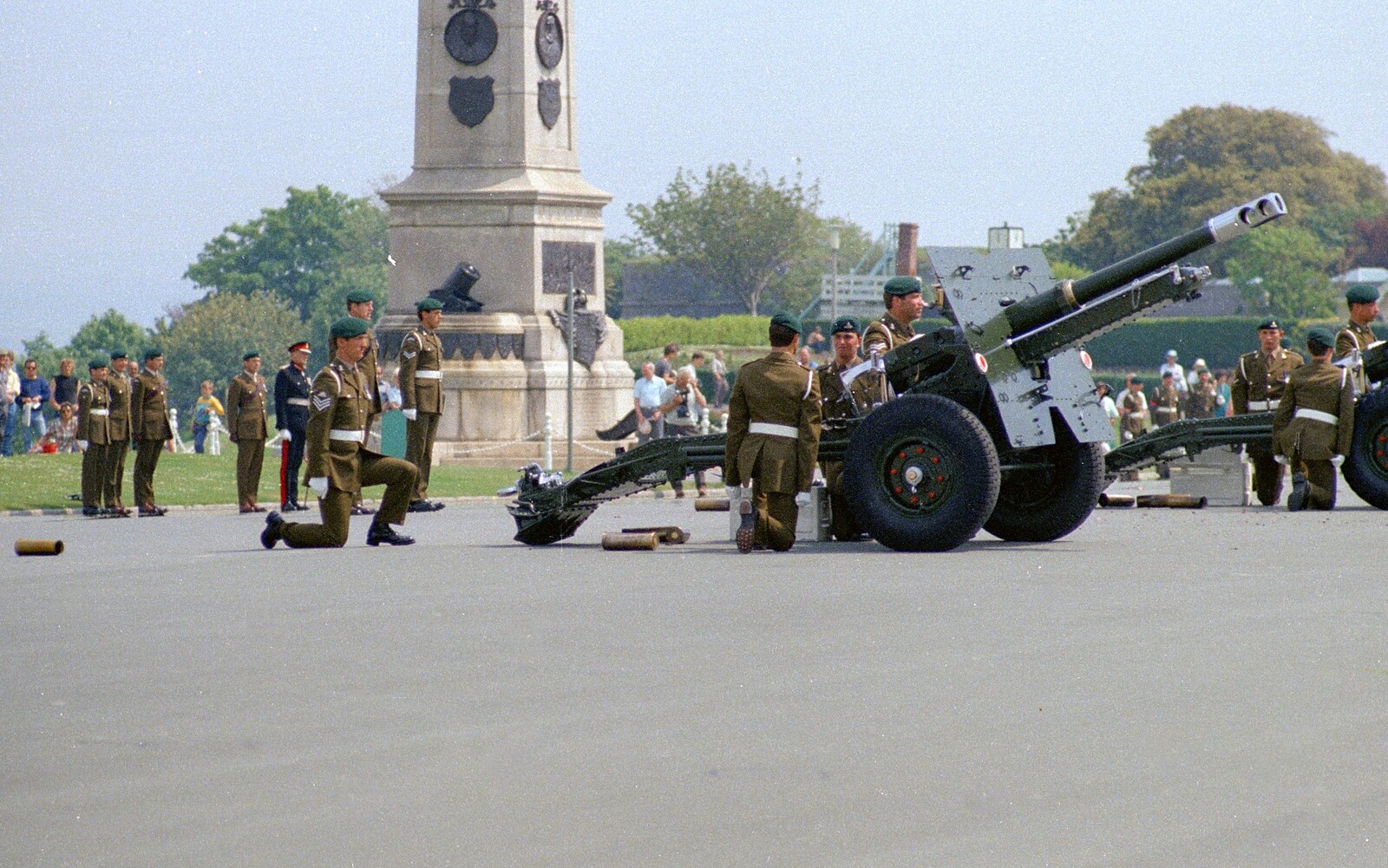 The Marines prepare to fire from Uni: Twenty One Guns and Footie on the Beach, Plymouth Hoe and Salcombe, Devon - 15th June 1986