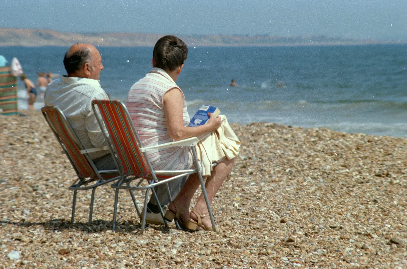 An old couple on the beach, from A Ford Cottage Miscellany, Barton on Sea, Hampshire - 7th July 1986