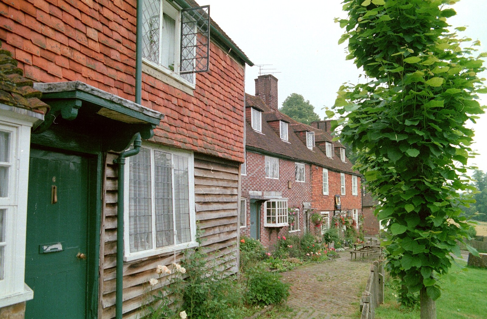 Cute Kent cottages from A Trip to Groombridge, Kent - 10th July 1986