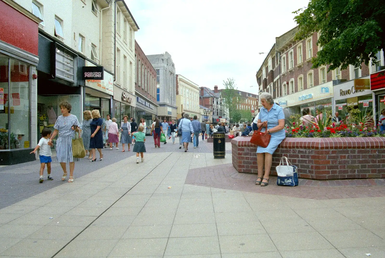 Tunbridge Wells High Street, from A Trip to Groombridge, Kent - 10th July 1986