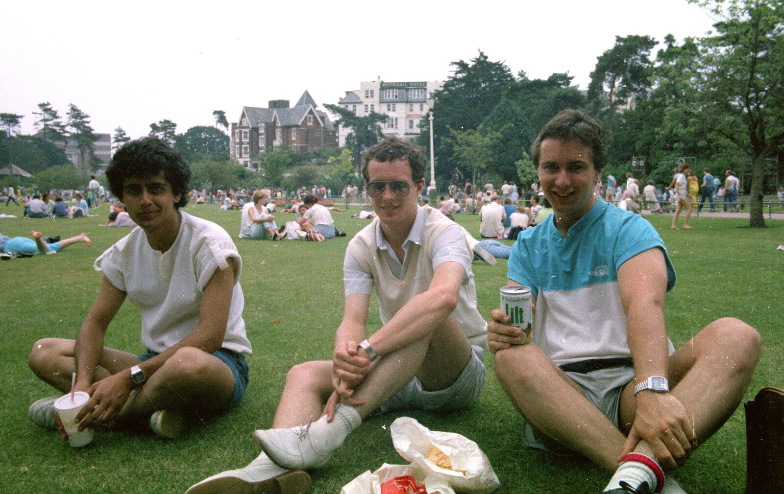 Chris and Riki with a can of Lilt in Lower Gardens from A CB Wedding and a Derelict Railway, Hampshire - 20th July 1986