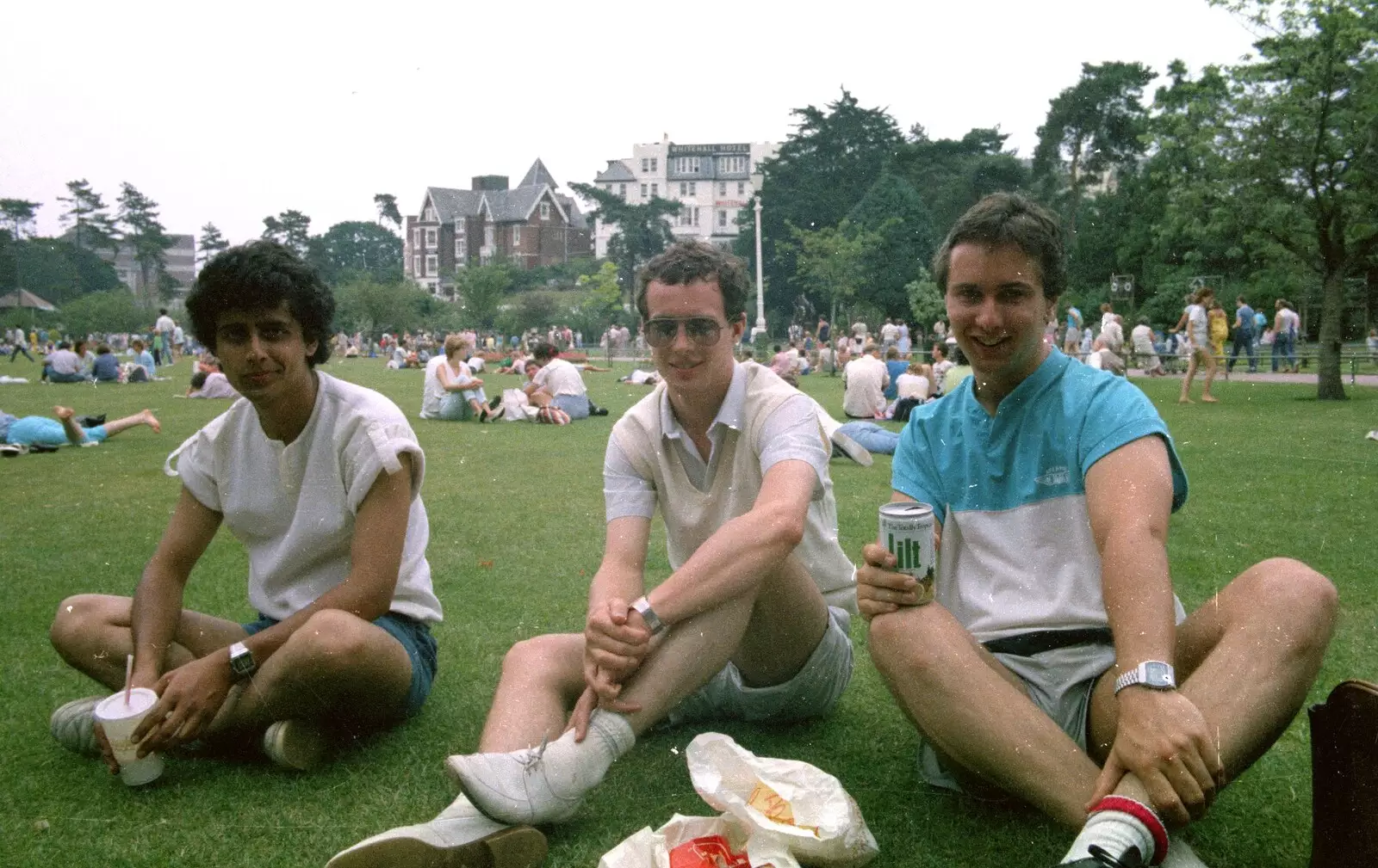 Chris and Riki with a can of Lilt in Lower Gardens, from A CB Wedding and a Derelict Railway, Hampshire - 20th July 1986