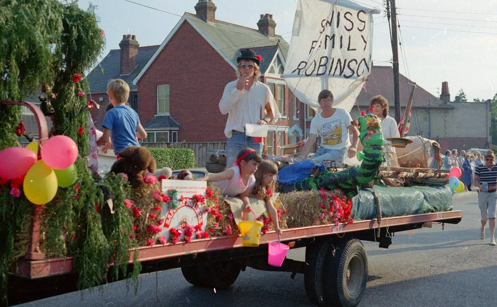 The Swiss Family on Manor Road, from Sean and the New Milton Carnival, Hampshire - 1st August 1986