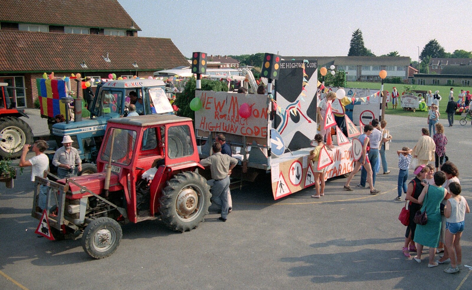 The Rotaract float outside the infants' school from Sean and the New Milton Carnival, Hampshire - 1st August 1986