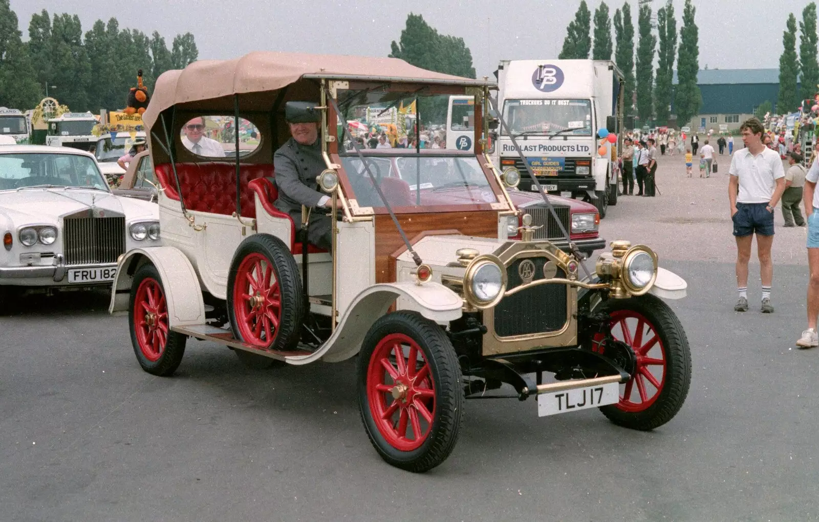 A vintage Rolls-Royce, from McCarthy and Stone and the Bournemouth Carnival, Dorset - 8th August 1986