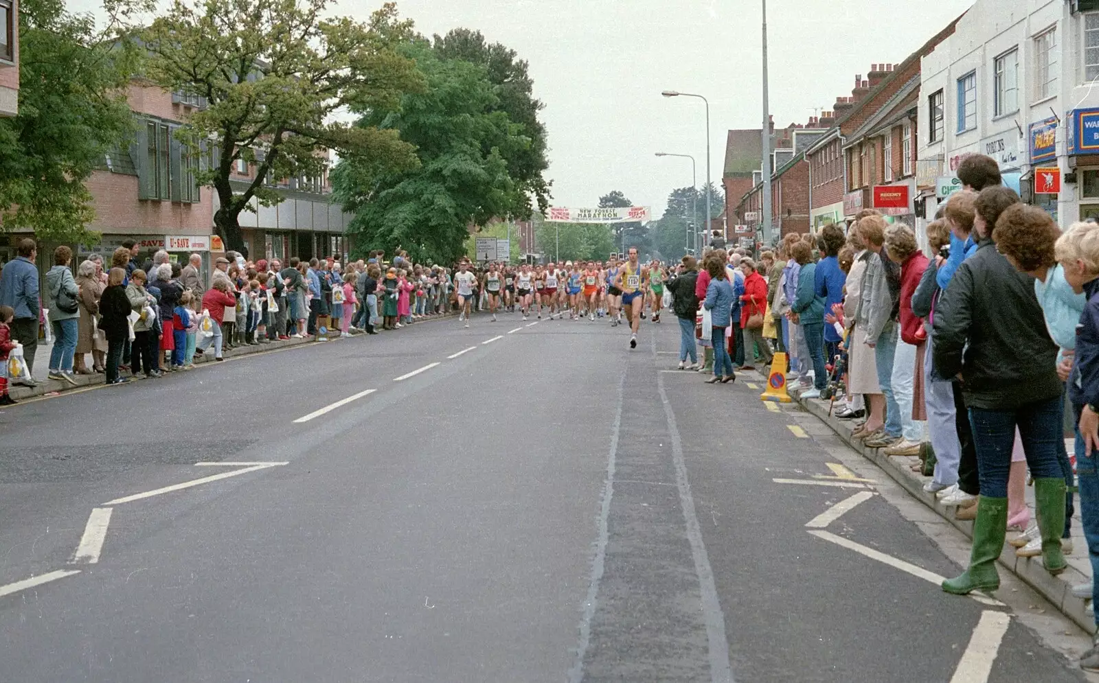 The marathon proper kicks off, from The New Forest Marathon, New Milton, Hampshire - 14th September 1986