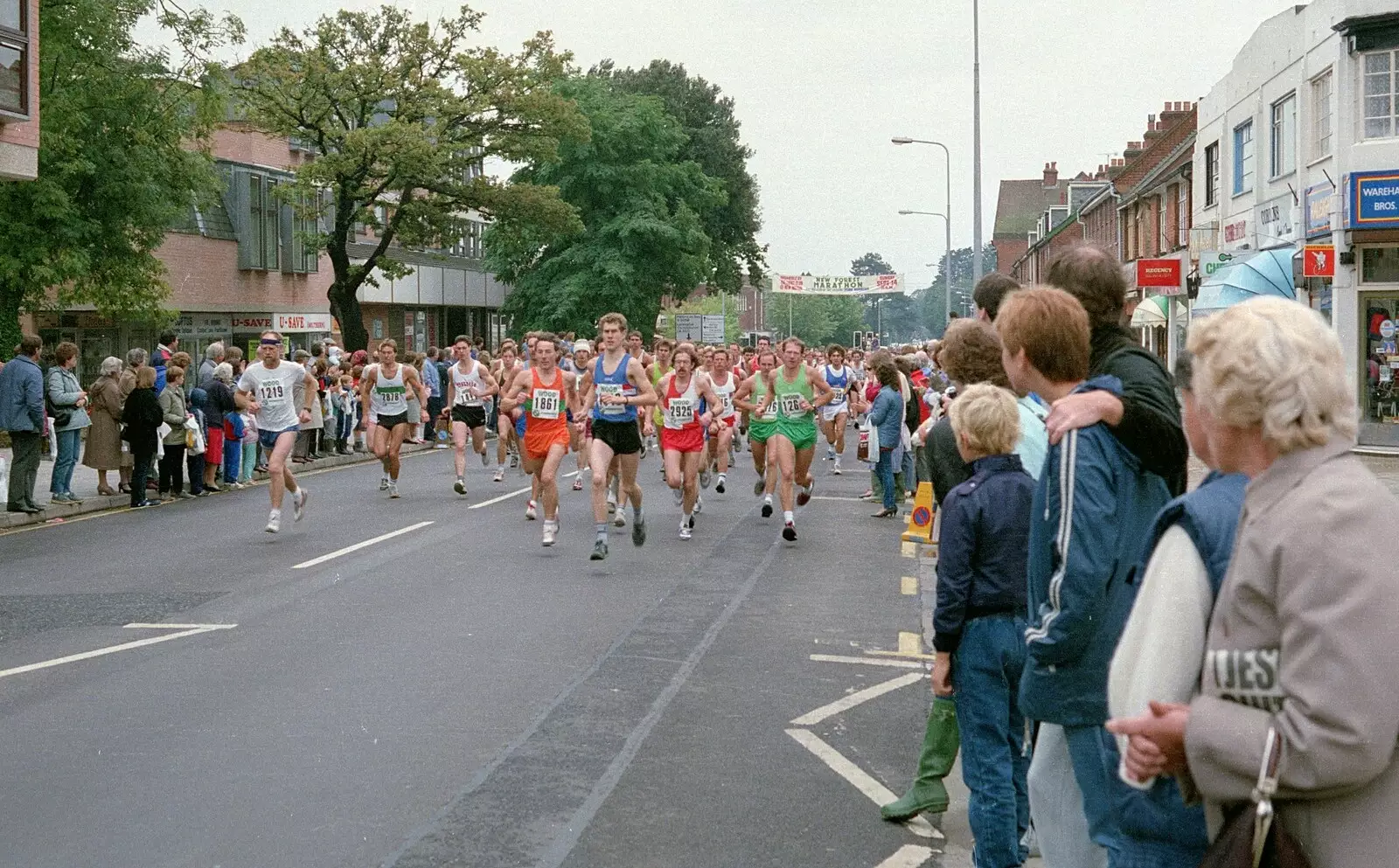 A mass of marathon runners, from The New Forest Marathon, New Milton, Hampshire - 14th September 1986