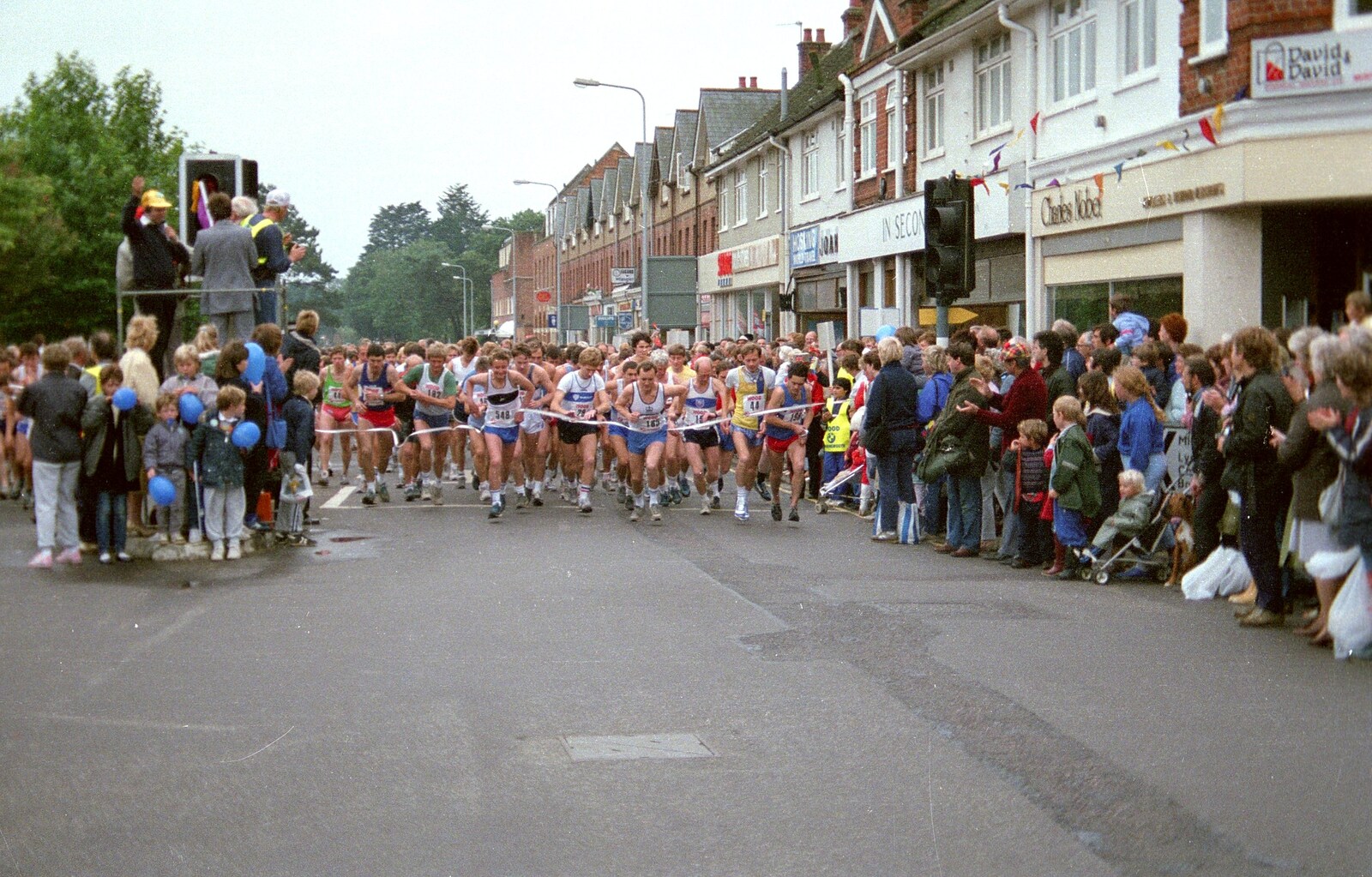 The start of the race from The New Forest Marathon, New Milton, Hampshire - 14th September 1986