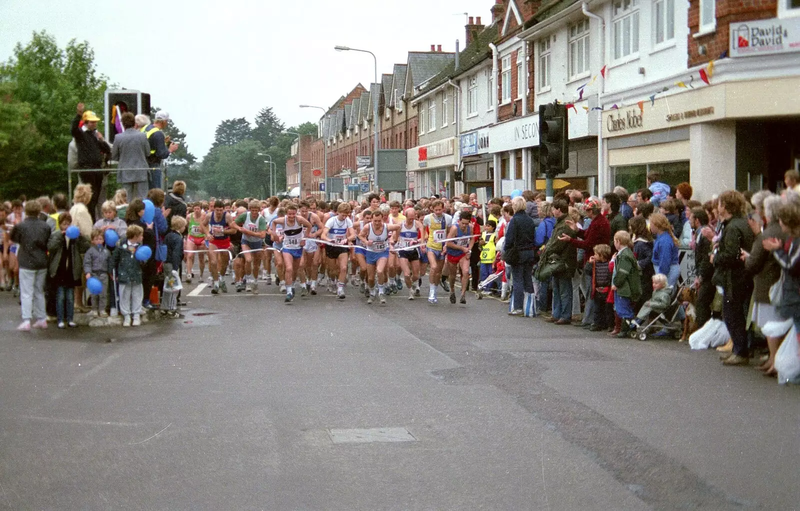 The start of the race, from The New Forest Marathon, New Milton, Hampshire - 14th September 1986