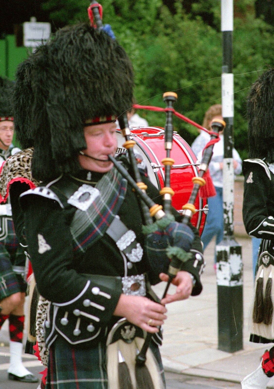 Bagpiping action from The New Forest Marathon, New Milton, Hampshire - 14th September 1986