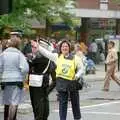 Pauline waves, The New Forest Marathon, New Milton, Hampshire - 14th September 1986