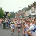 The runners stream through the starting line, The New Forest Marathon, New Milton, Hampshire - 14th September 1986