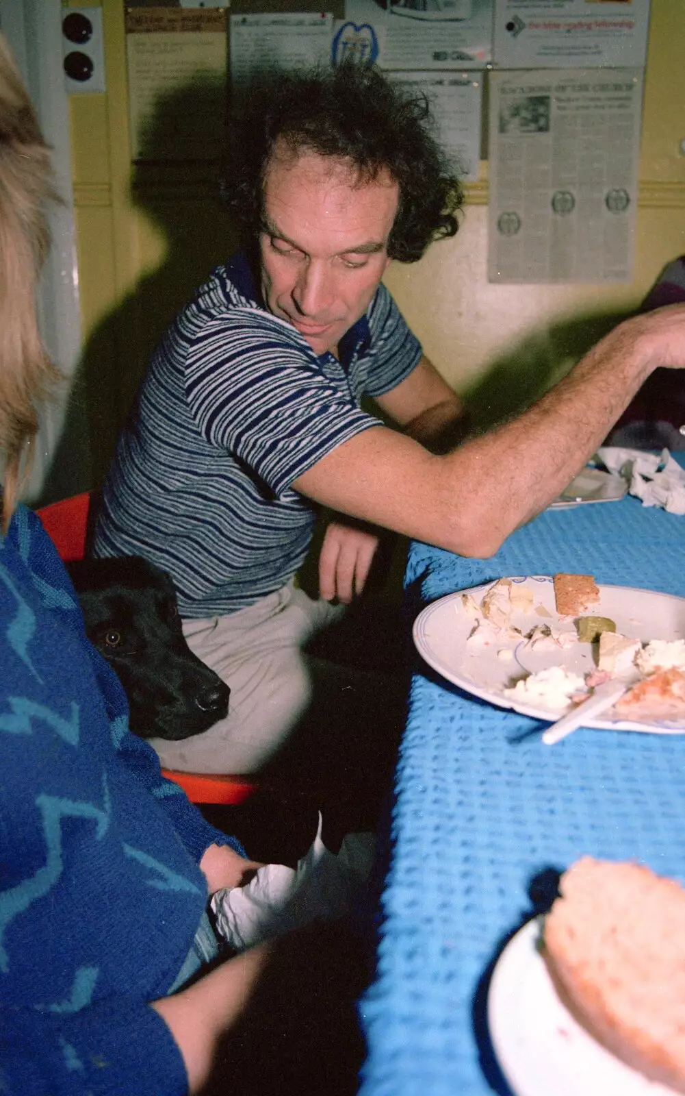 Mike looks at the dog hoover, from Grape Picking and the Trip Back to Poly, Bransgore and London - 20th September 1986