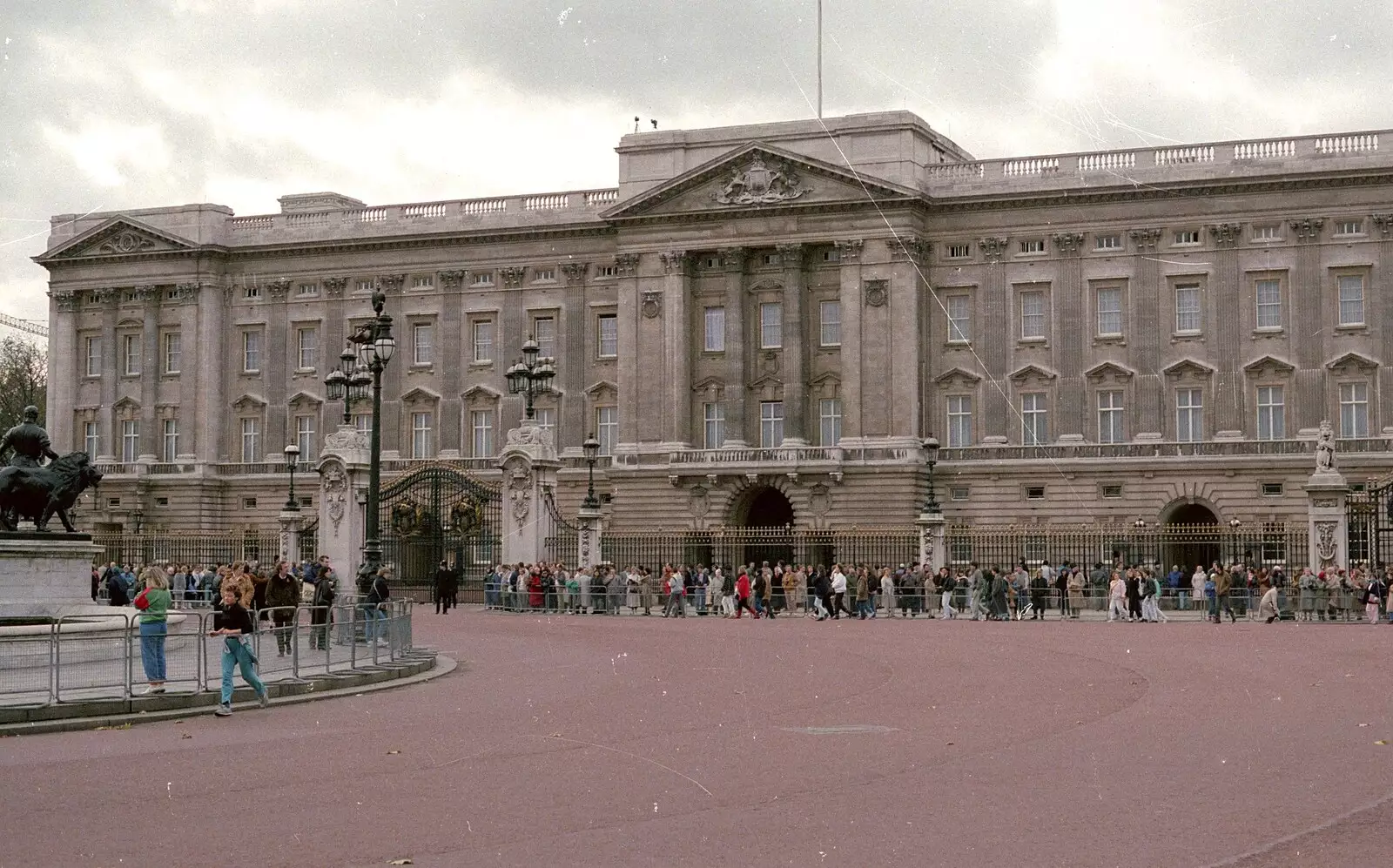 Buckingham Palace, from Grape Picking and the Trip Back to Poly, Bransgore and London - 20th September 1986