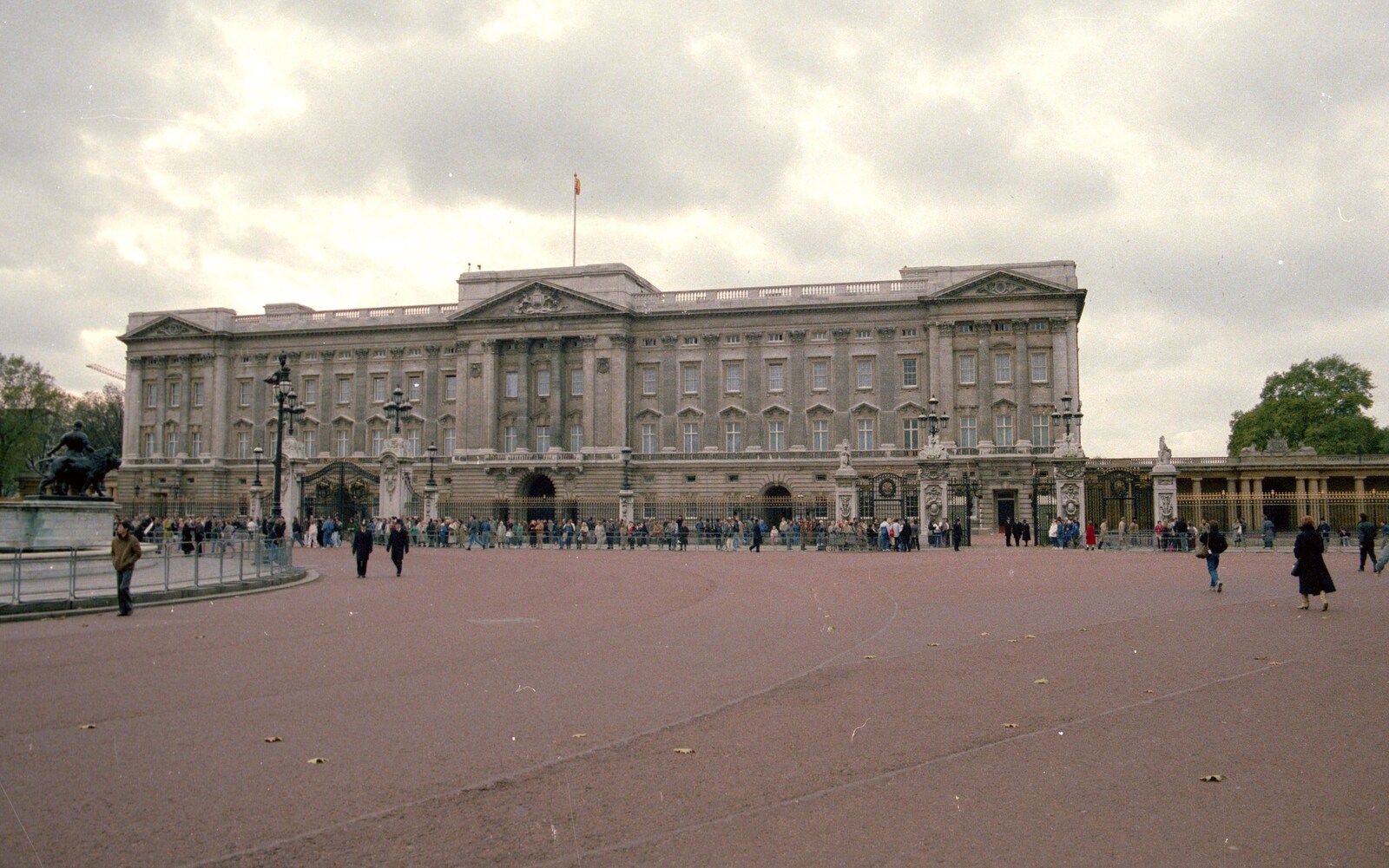 A wider view of Buck House from Grape Picking and the Trip Back to Poly, Bransgore and London - 20th September 1986