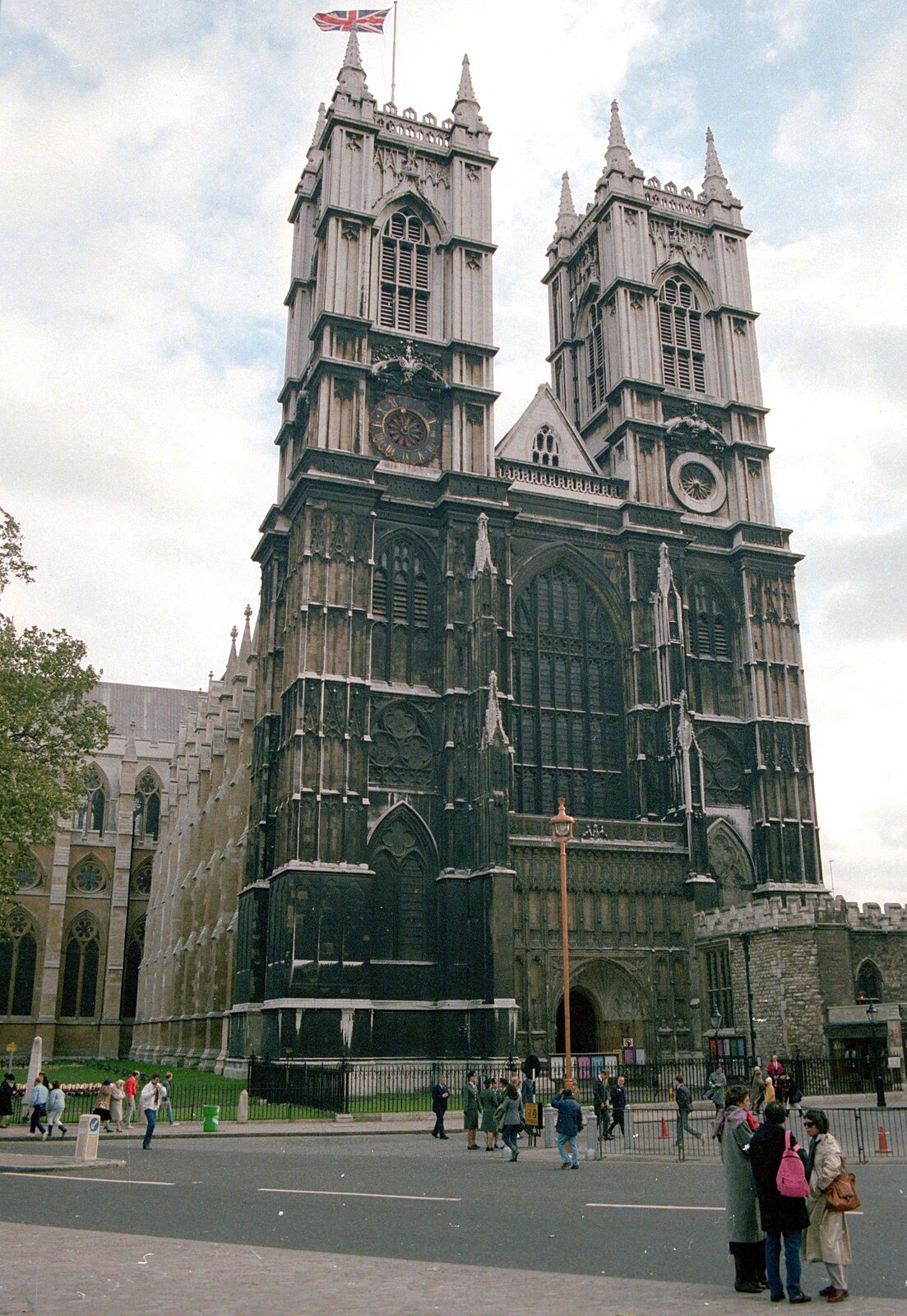 A grimy Westminster Abbey from Grape Picking and the Trip Back to Poly, Bransgore and London - 20th September 1986