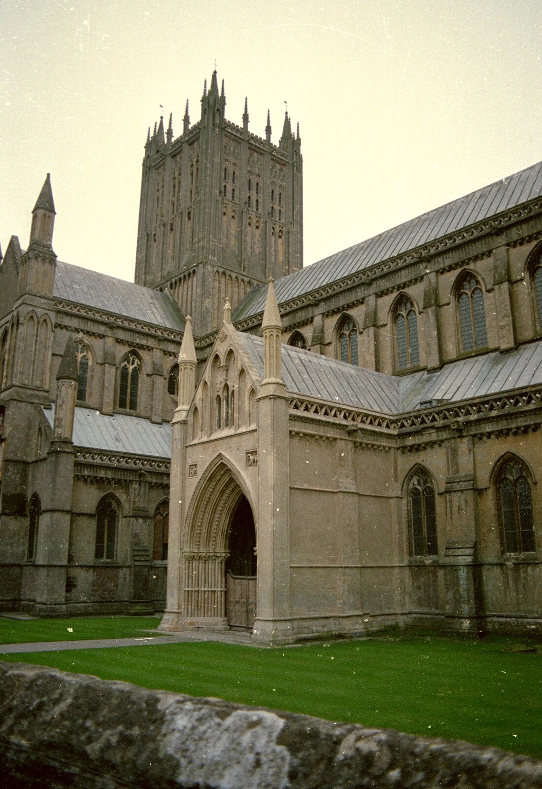 Wells Cathedral from Uni: Back at Poly and a Trip to Cheddar Gorge, Somerset and Plymouth - 2nd October 1986