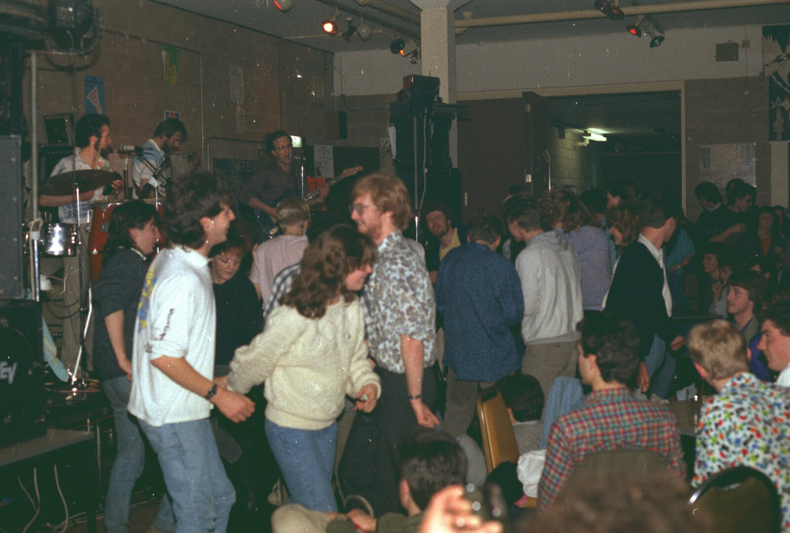 There's some dancing in the Students' Union from Uni: Simon Read's Party, North Road East, Plymouth - 10th October 1986