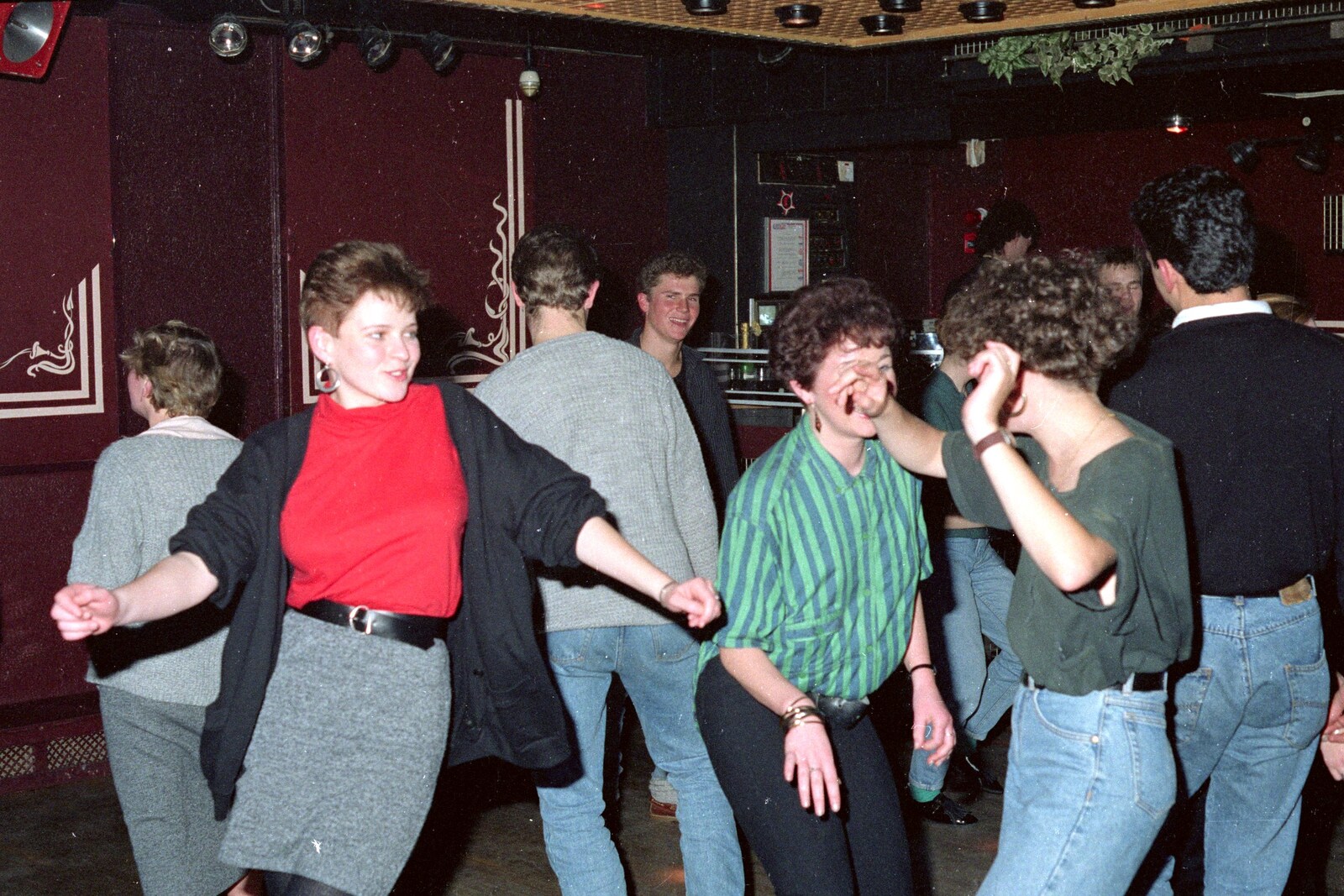 More 80s dancing in Snobs from Uni: A Party in Snobs Nightclub, Mayflower Street, Plymouth - 18th October 1986