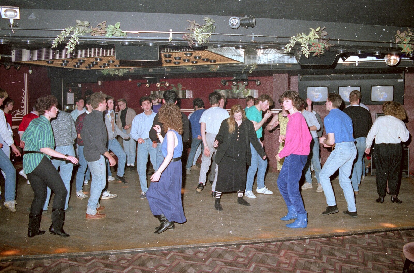Crazy 80s dancing from Uni: A Party in Snobs Nightclub, Mayflower Street, Plymouth - 18th October 1986