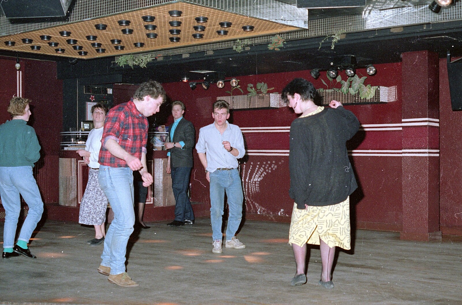More 08s dancing from Uni: A Party in Snobs Nightclub, Mayflower Street, Plymouth - 18th October 1986