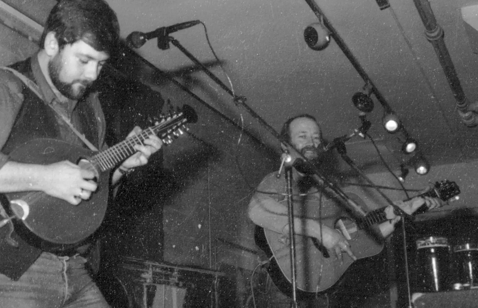 Folk-music action in the PPSU lounge, from Uni: The Satique Project, Salcombe and Plymouth - 15th January 1987