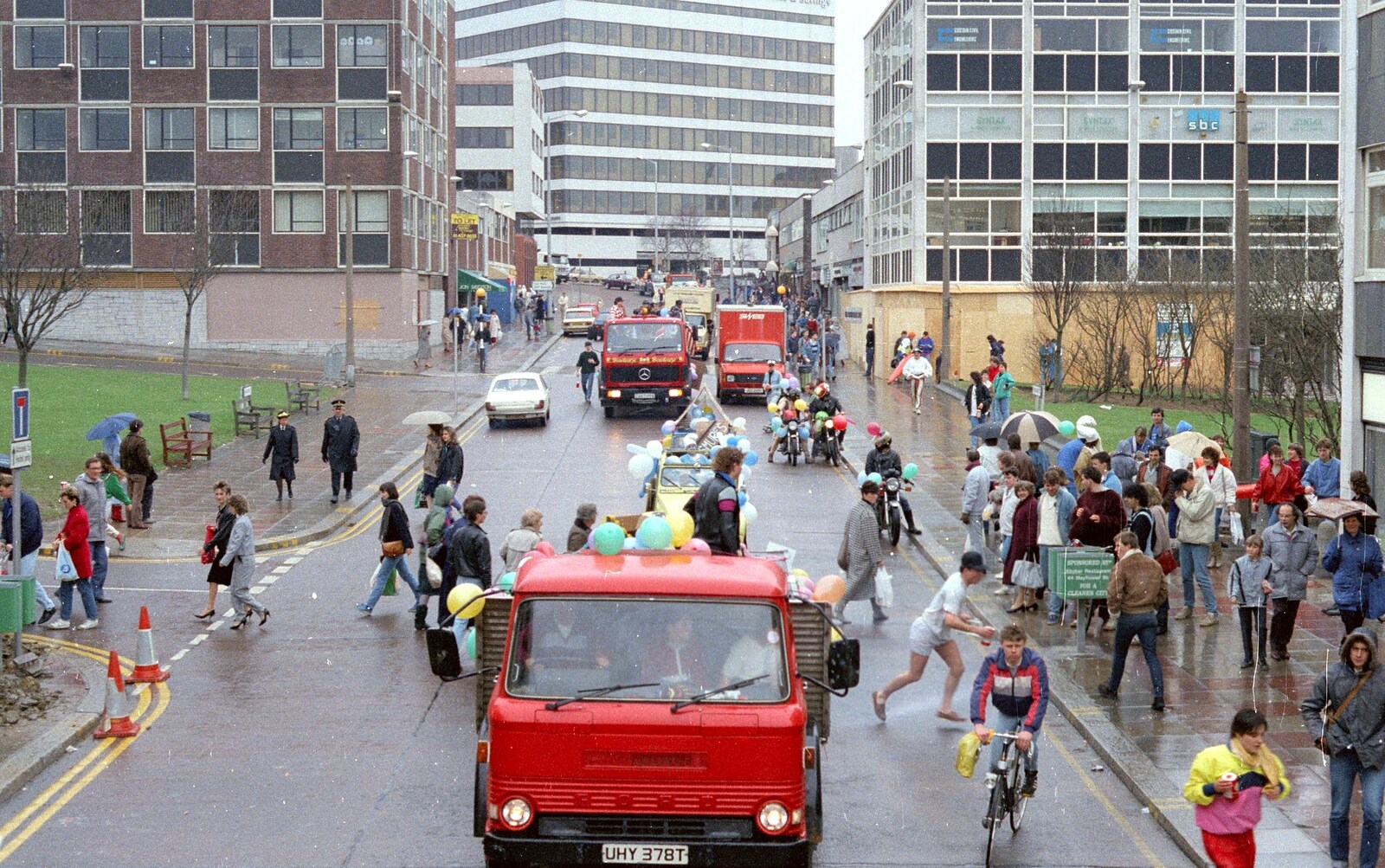 Mayflower Street from the top of a bus from Uni: The PPSU Pirate RAG Parade, Plymouth, Devon - 14th February 1987