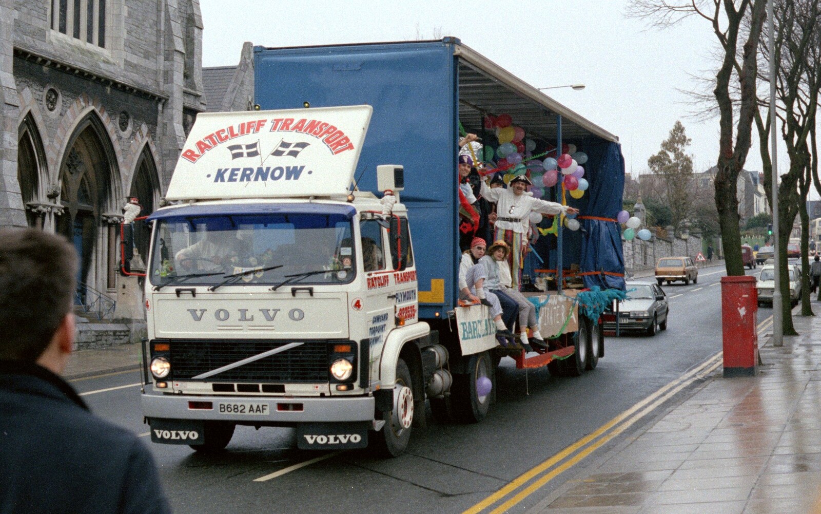 A float passes the Sherwell Centre on North Hill from Uni: The PPSU Pirate RAG Parade, Plymouth, Devon - 14th February 1987