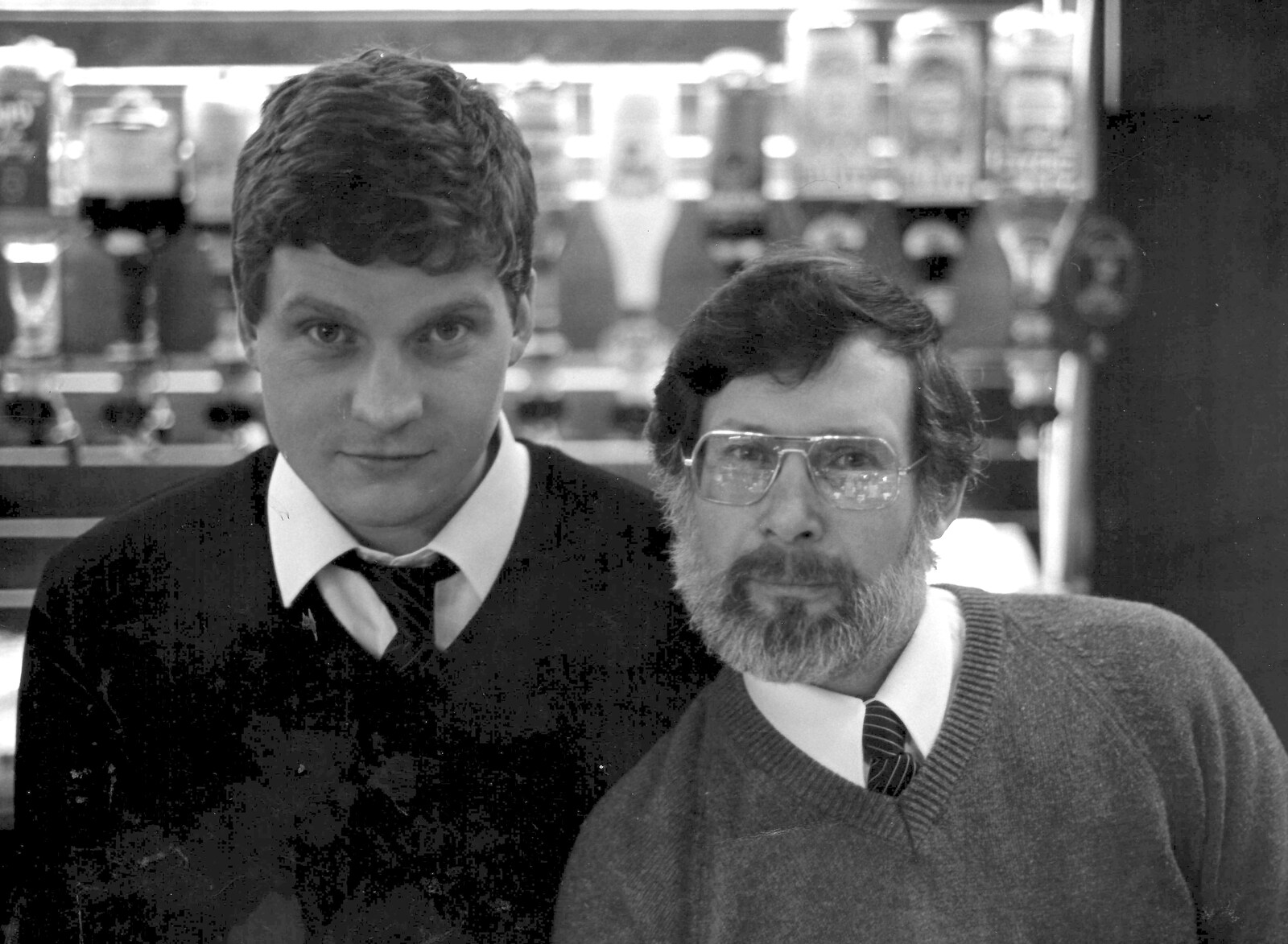Steve and Brian behind the SU bar from Uni: The Second Year in Black and White, Plymouth Polytehnic, Devon - 8th March 1987