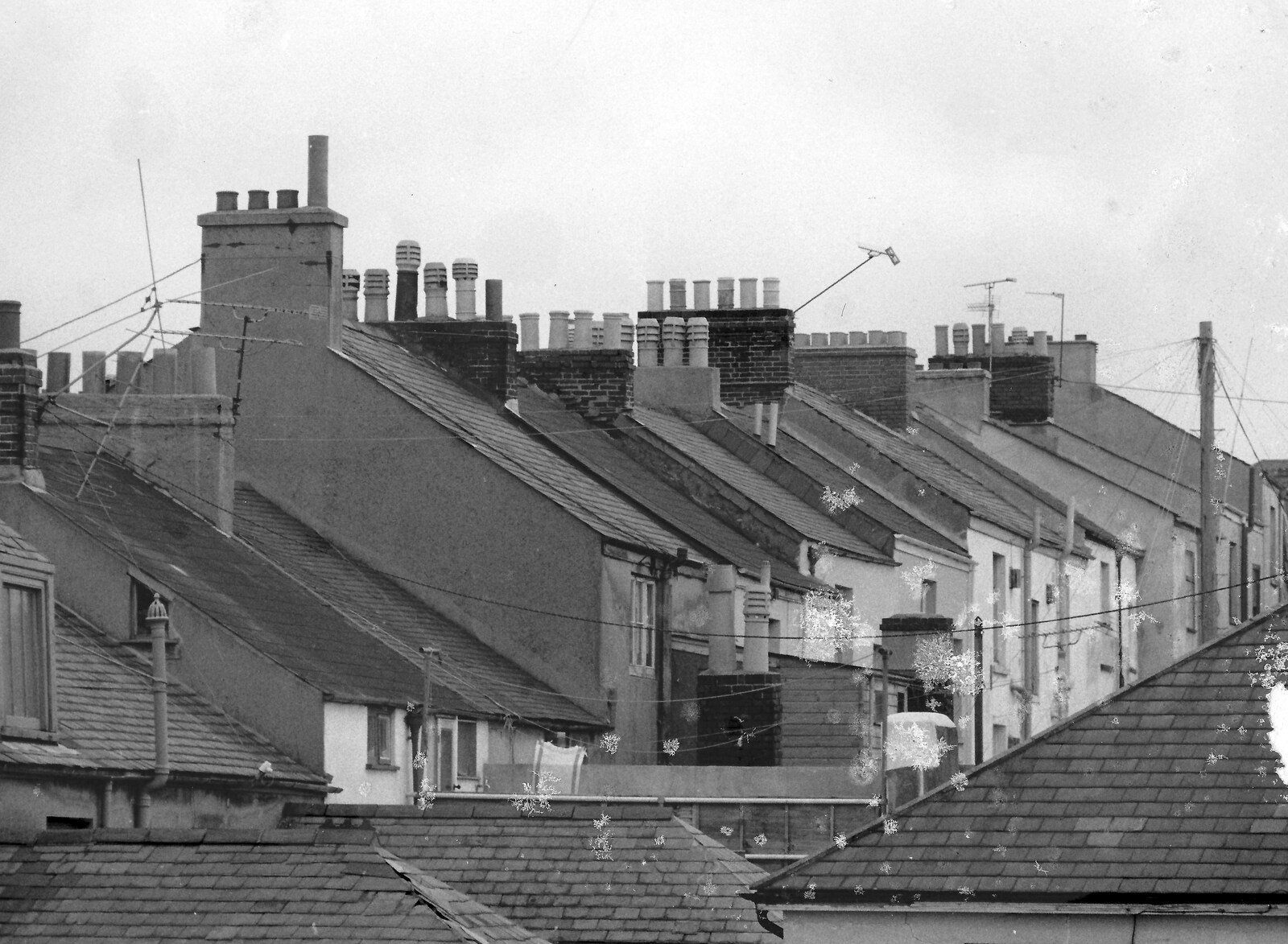 The roofs up the top of Mount Street from Uni: The Second Year in Black and White, Plymouth Polytehnic, Devon - 8th March 1987