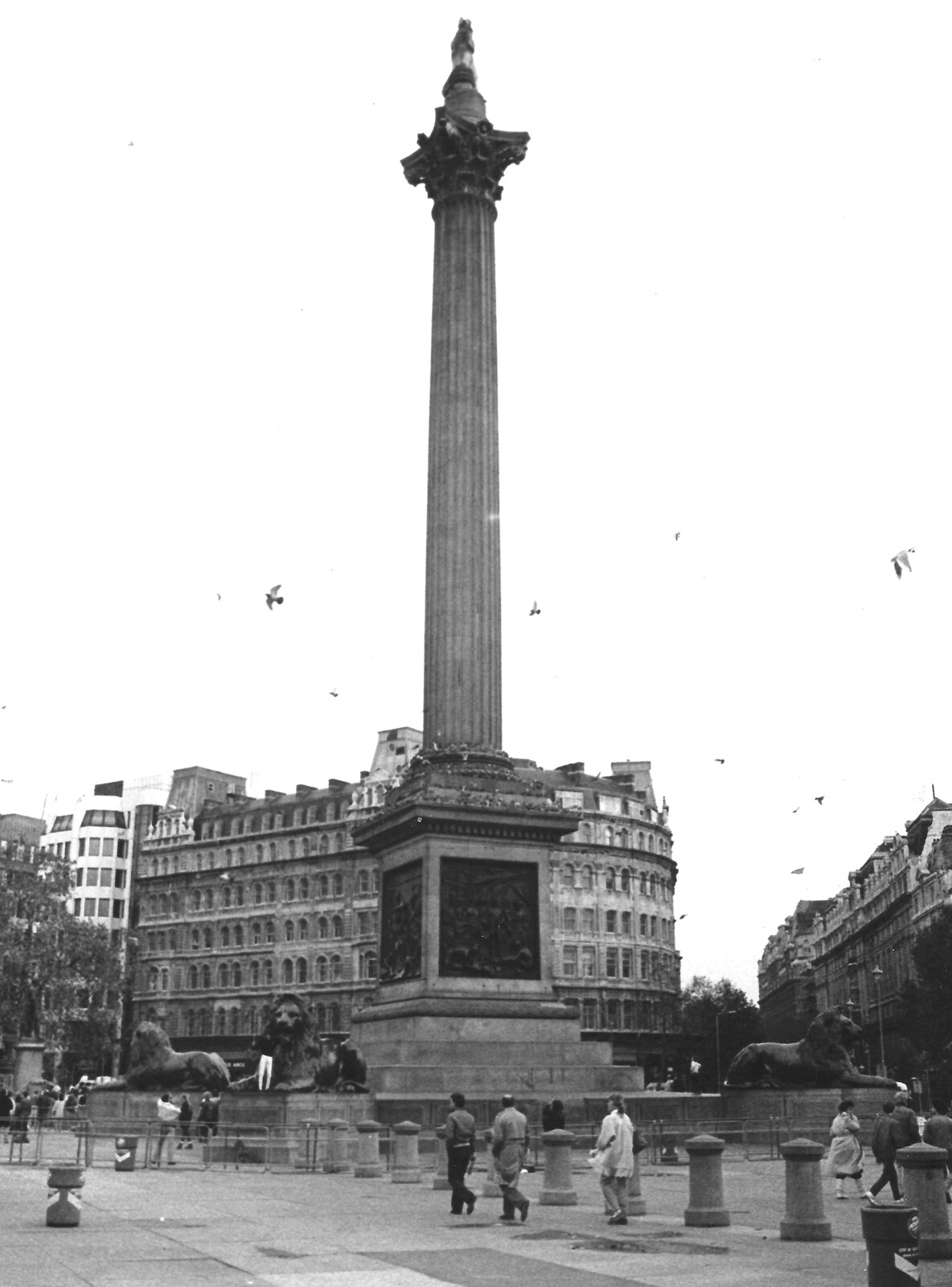 Nelson's column from Uni: The Second Year in Black and White, Plymouth Polytehnic, Devon - 8th March 1987