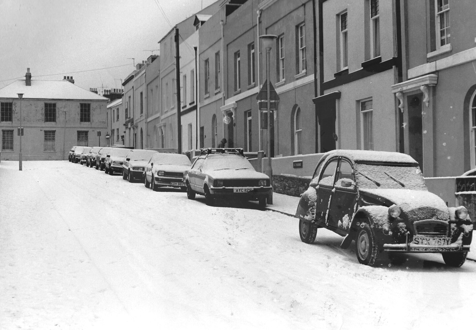Mount Street in the snow from Uni: The Second Year in Black and White, Plymouth Polytehnic, Devon - 8th March 1987