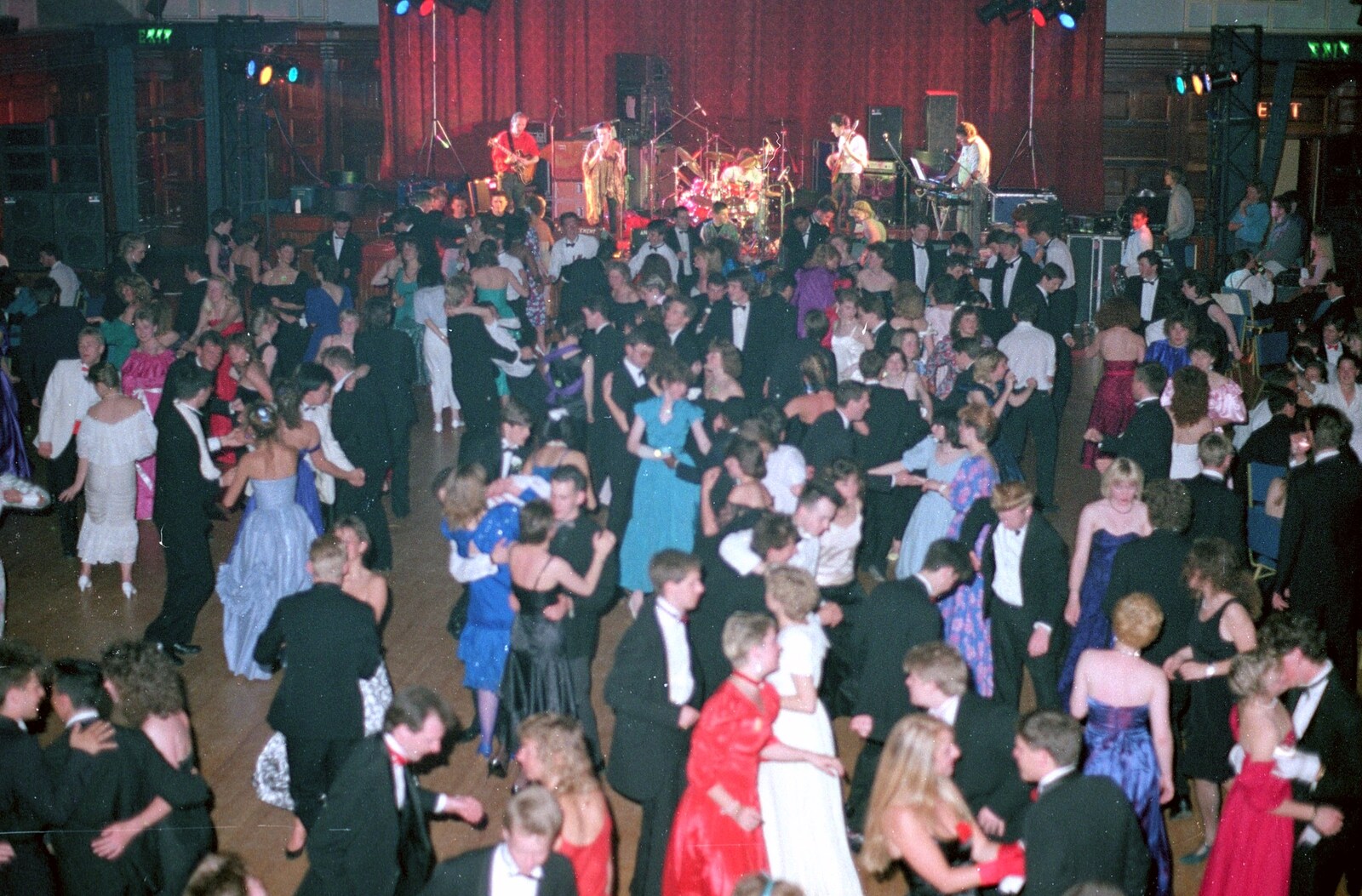 Massed dancing in the Guildhall from Uni: PPSU May Ball, The Guildhall, Plymouth - 4th May 1987