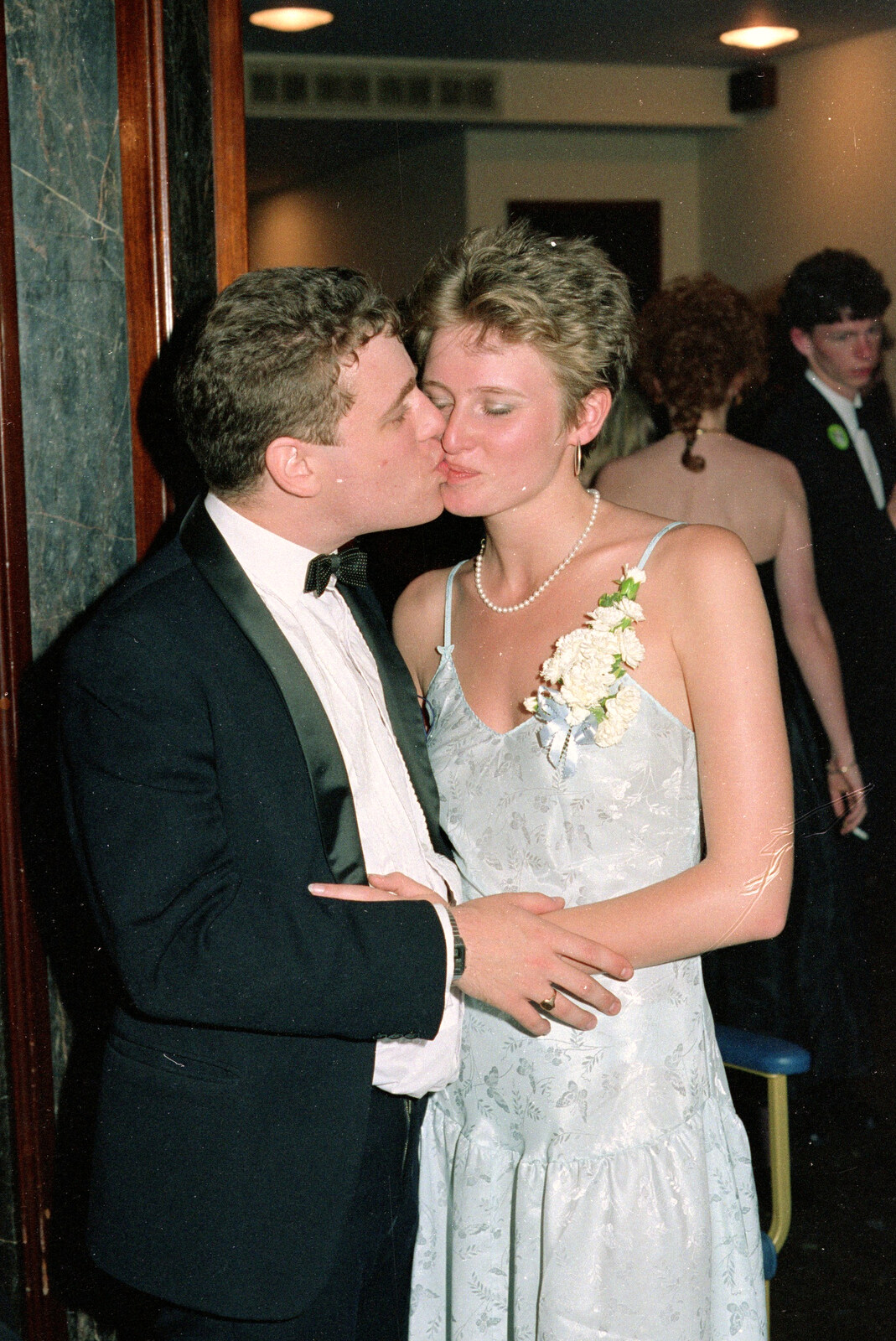 A snog moment from Uni: PPSU May Ball, The Guildhall, Plymouth - 4th May 1987