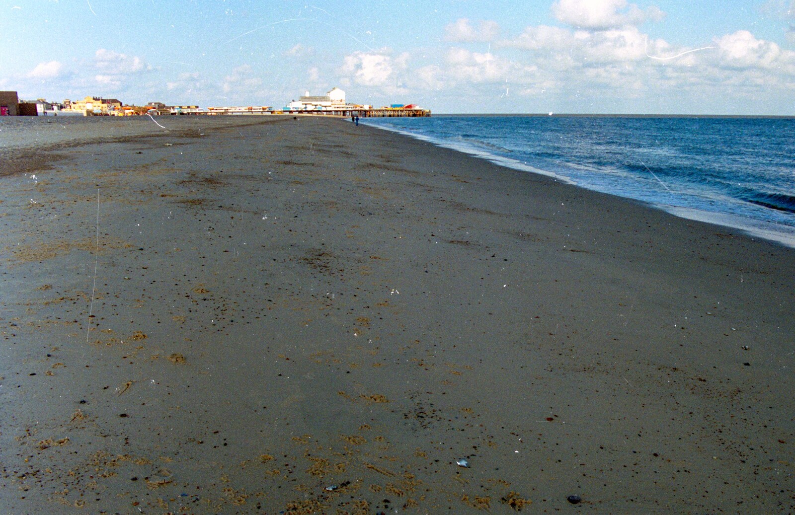 From Waterloo Station to Great Yarmouth, London and Norfolk - 20th September 1987: Yarmouth beach