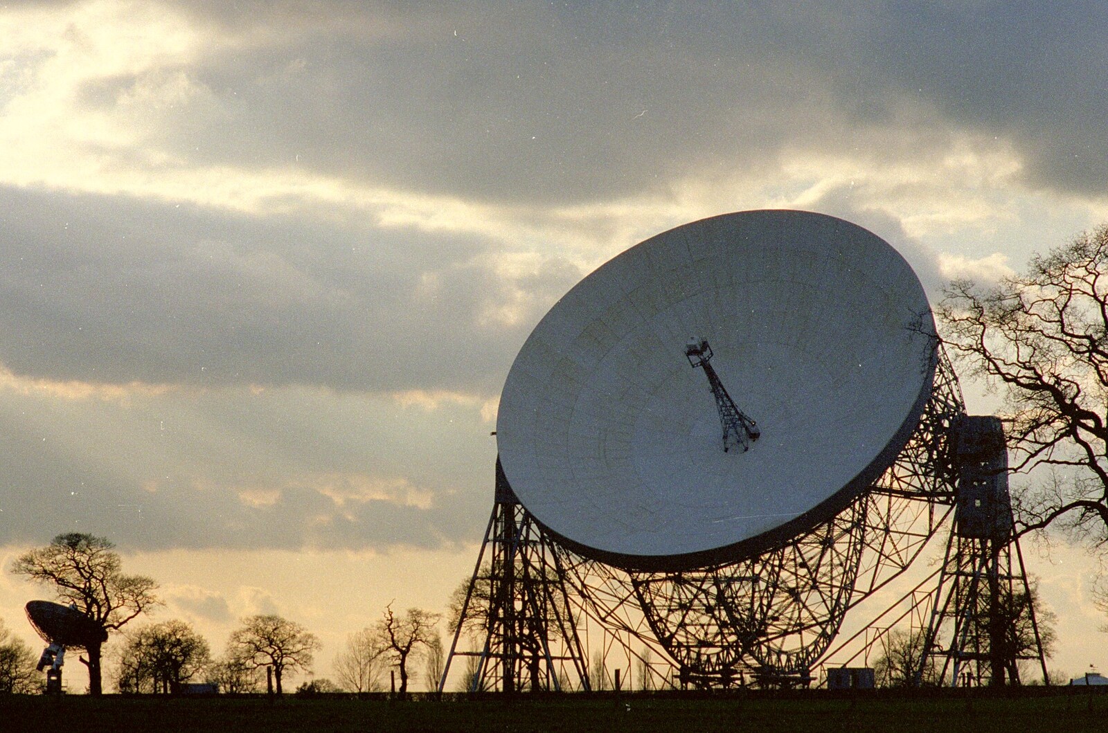The Lovell Radio Telescope listens to the universe from Sandbach to Loch Lomond, Cheshire and Scotland - 10th December 1987