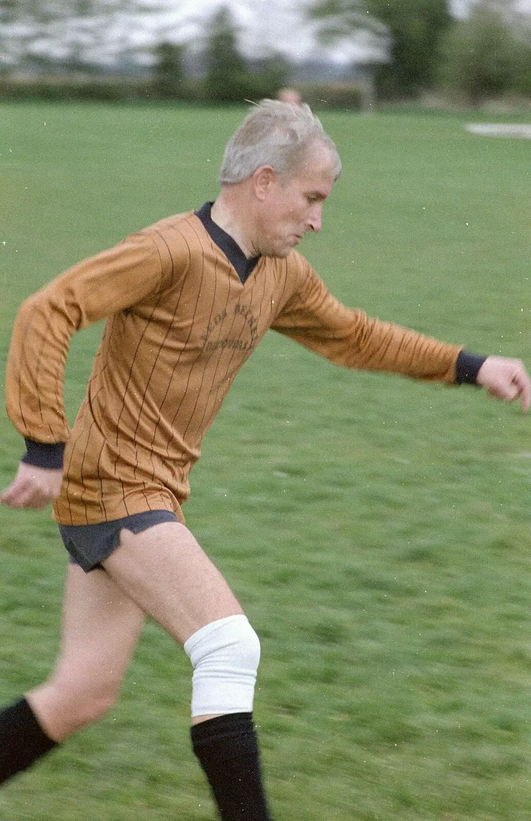 Colin Tuthill runs around, from Soman-Wherry Footie Action, Norfolk - 25th February 1988