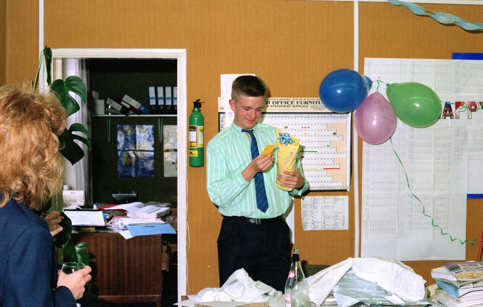 Checking out a gift tag from Somans: Nosher's 21st Birthday at the Soman-Wherry Press, Norwich, Norfolk - 26th May 1988