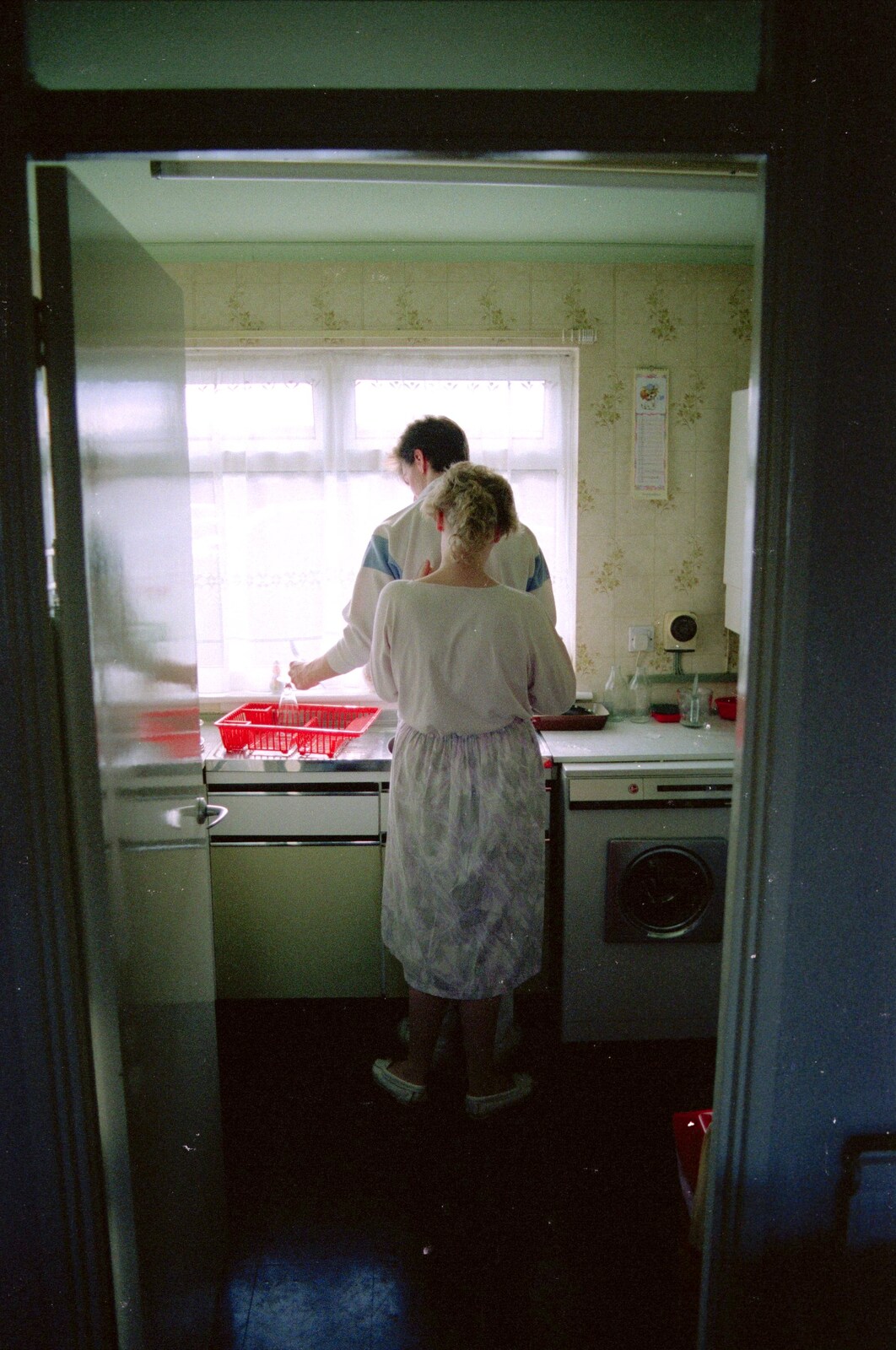 Sean and Maria in their kitchen from Visiting Sean and Farnborough Airshow, Hampshire - 15th July 1988