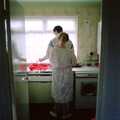 Visiting Sean and Farnborough Airshow, Hampshire - 15th July 1988, Sean and Maria in their kitchen