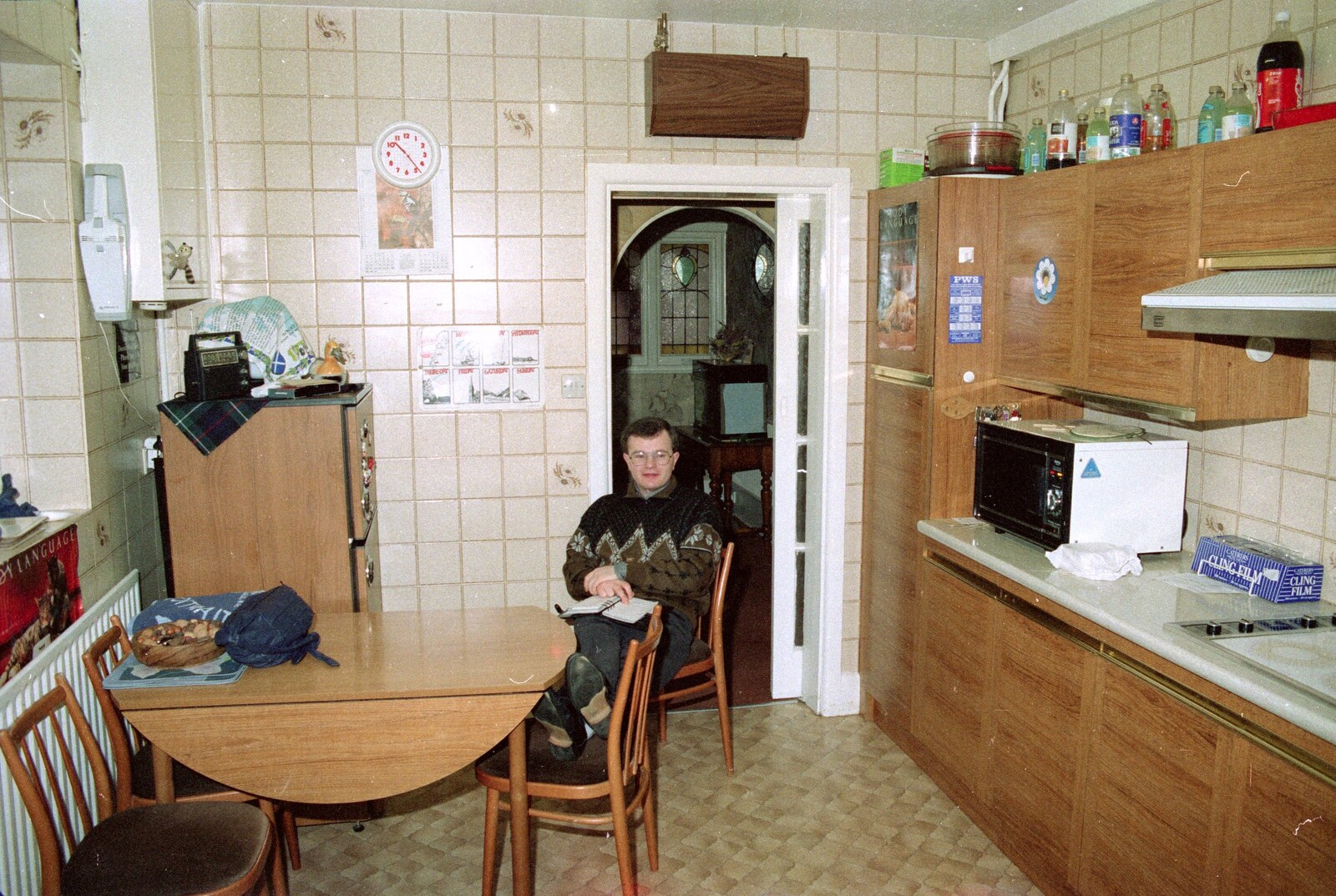 Hamish in his kitchen from Leaving Sewell's Cottages: from Red House to New Milton and Farnborough - 22nd September 1988