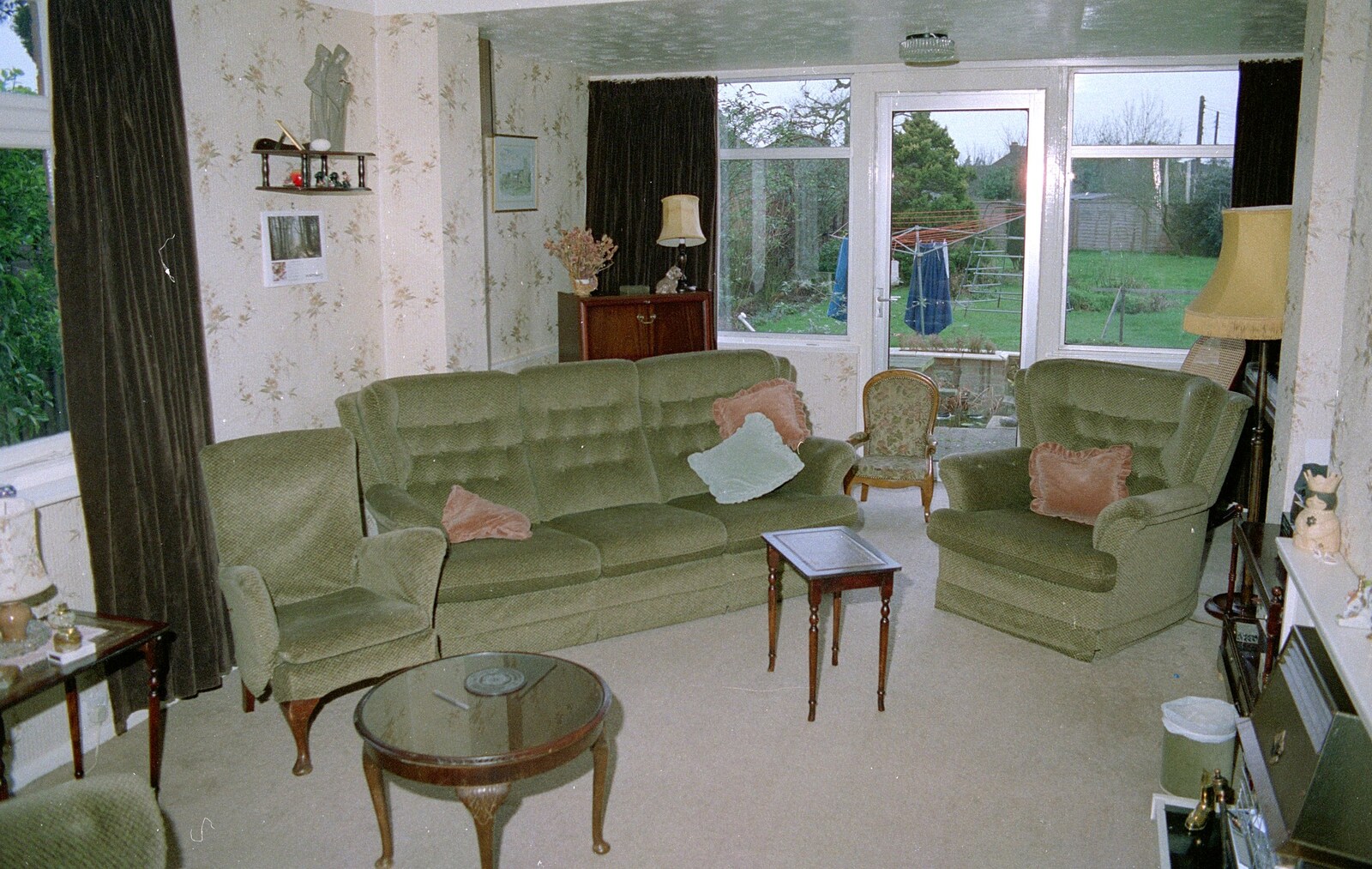 The Hamish lounge from Leaving Sewell's Cottages: from Red House to New Milton and Farnborough - 22nd September 1988