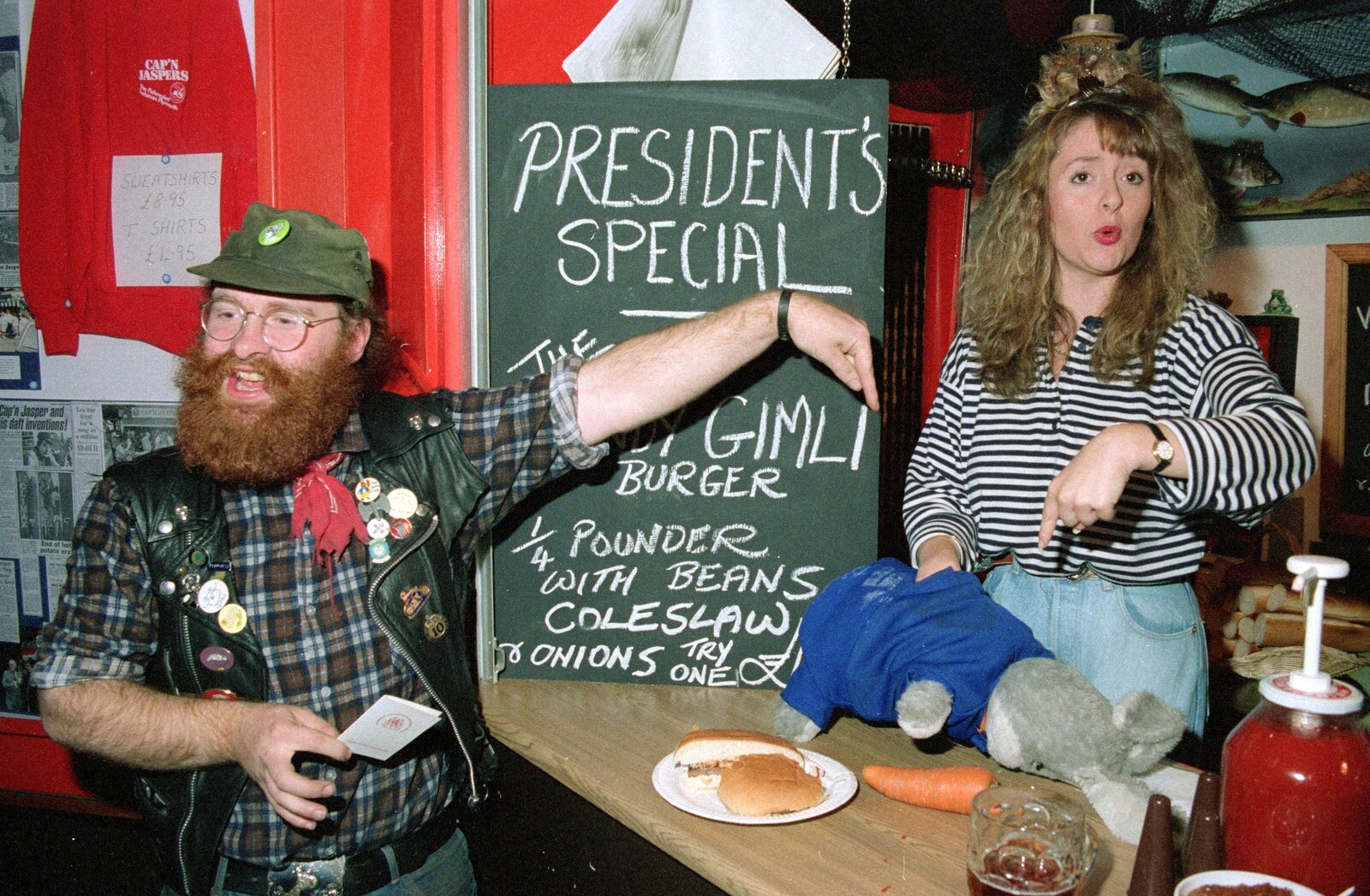 Everyone points at Gus from Uni: Gus Honeybun and the Windy Gimli Burger, Plymouth - 17th October 1988