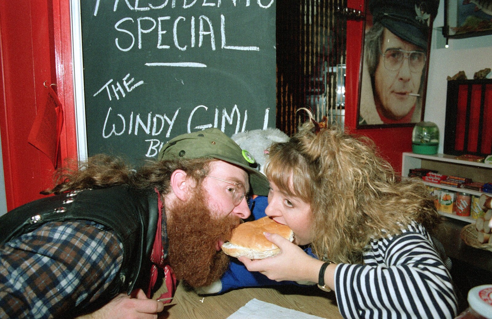 Gimli and Gus's hander share a burger from Uni: Gus Honeybun and the Windy Gimli Burger, Plymouth - 17th October 1988