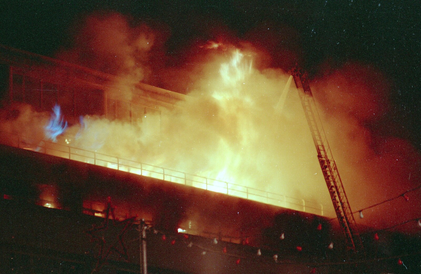 More intense fire and hot blue flames from Uni: The Fire-Bombing of Dingles, Plymouth, Devon - 19th December 1988