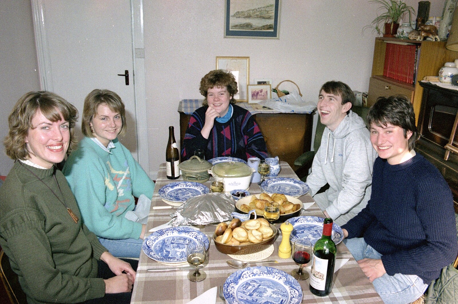 Nosher does Sunday roast for the gang from Uni: Wembury and Slapton, Devon - 18th March 1989